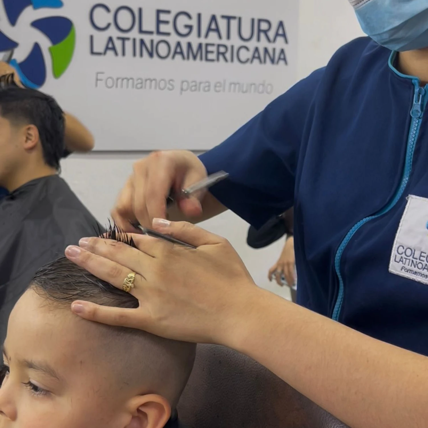 Formación en corte infantil profesional para barberos